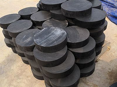 昌都板式橡胶支座由若干层橡胶片与薄钢板经加压硫化